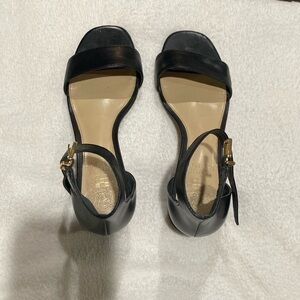 BLACK LEATHER VINCE CAMUTO HEELED SANDALS